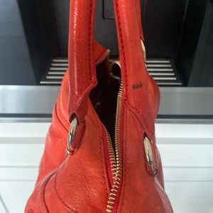 Rebecca Minkoff orange bag in good used condition. Approx 10x 15